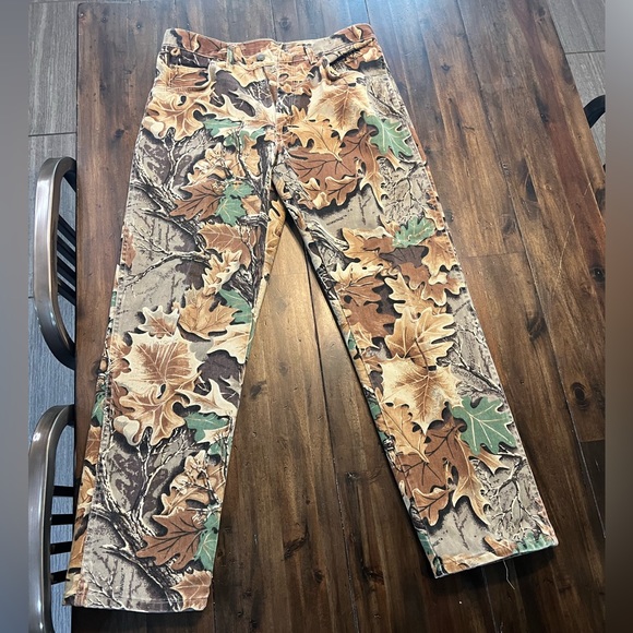 Wrangler Other - Real tree Wrangler pants size medium